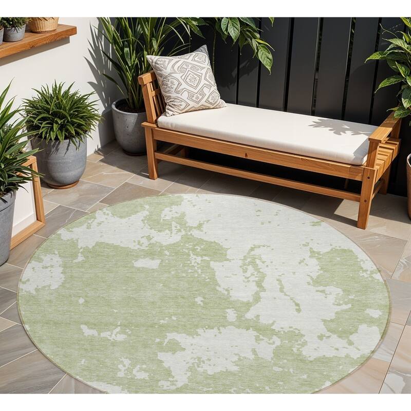 HomeRoots Abstract Transitional Rectangle Outdoor Rug - 8' Round