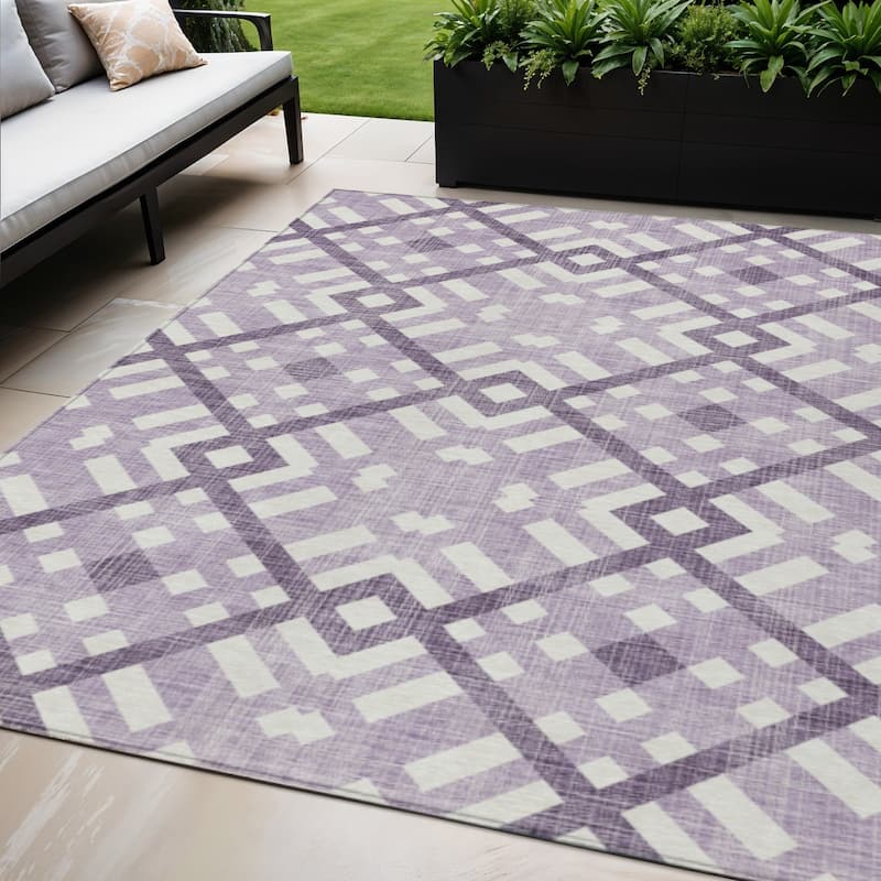 HomeRoots Geometric Transitional Rectangle Outdoor Rug - 5' X 8'