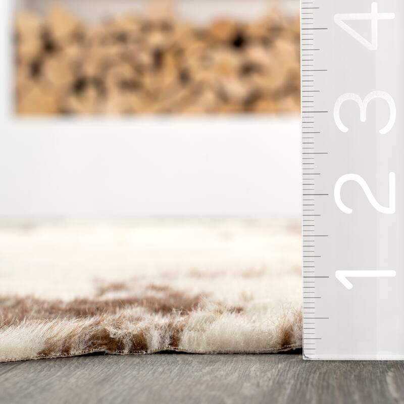 Nuloom Iraida Contemporary Faux Cowhide Area Rug