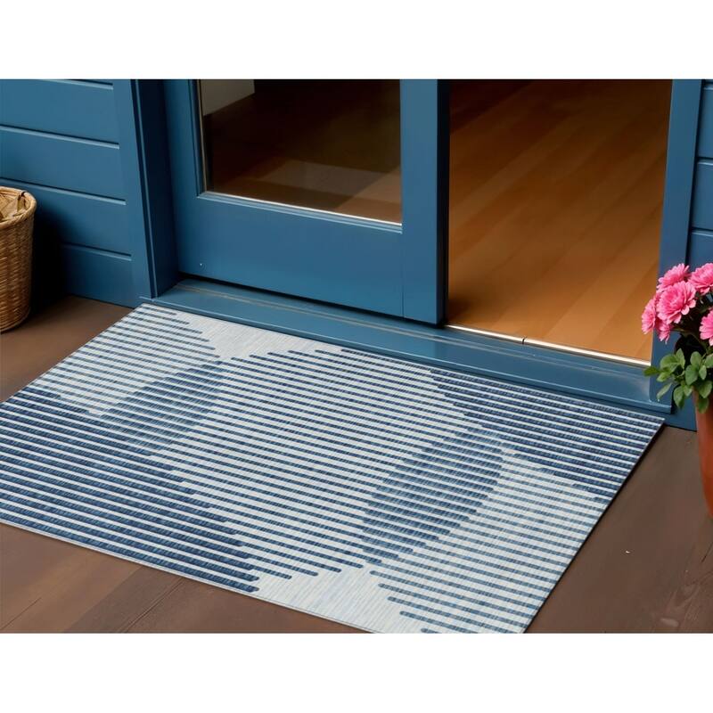 HomeRoots Geometric Transitional Rectangle Outdoor Rug - 3' x 5'