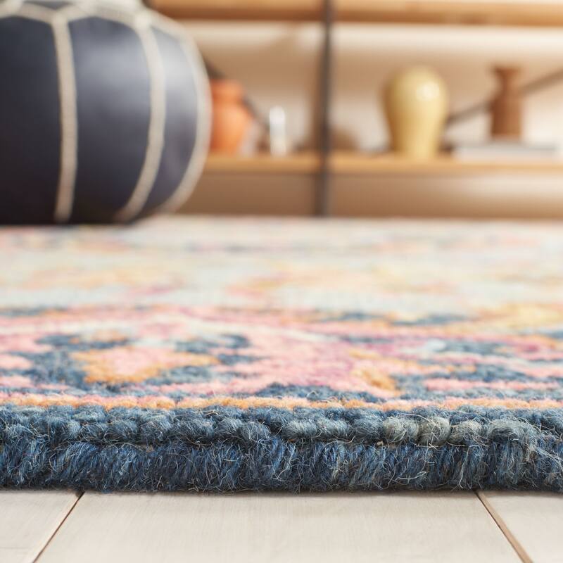 SAFAVIEH Handmade Savonnerie Deep Traditional Wool Rug