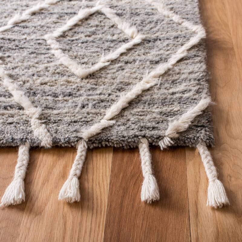 SAFAVIEH Handmade Casablanca Shag Desi Tribal Wool Rug