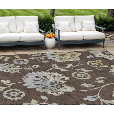 HomeRoots Floral Transitional Rectangle Outdoor Rug