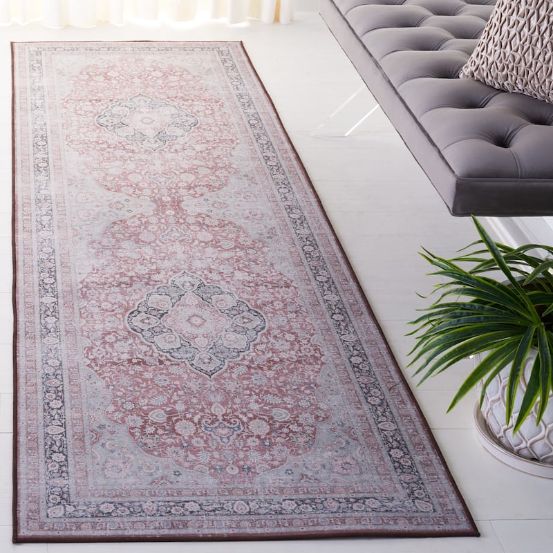 SAFAVIEH Tucson Machine Washable Slip Resistant Ueli Traditional Oriental