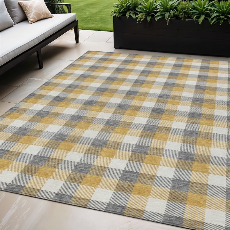 HomeRoots Plaid Transitional Rectangle Outdoor Rug - 5' X 8'