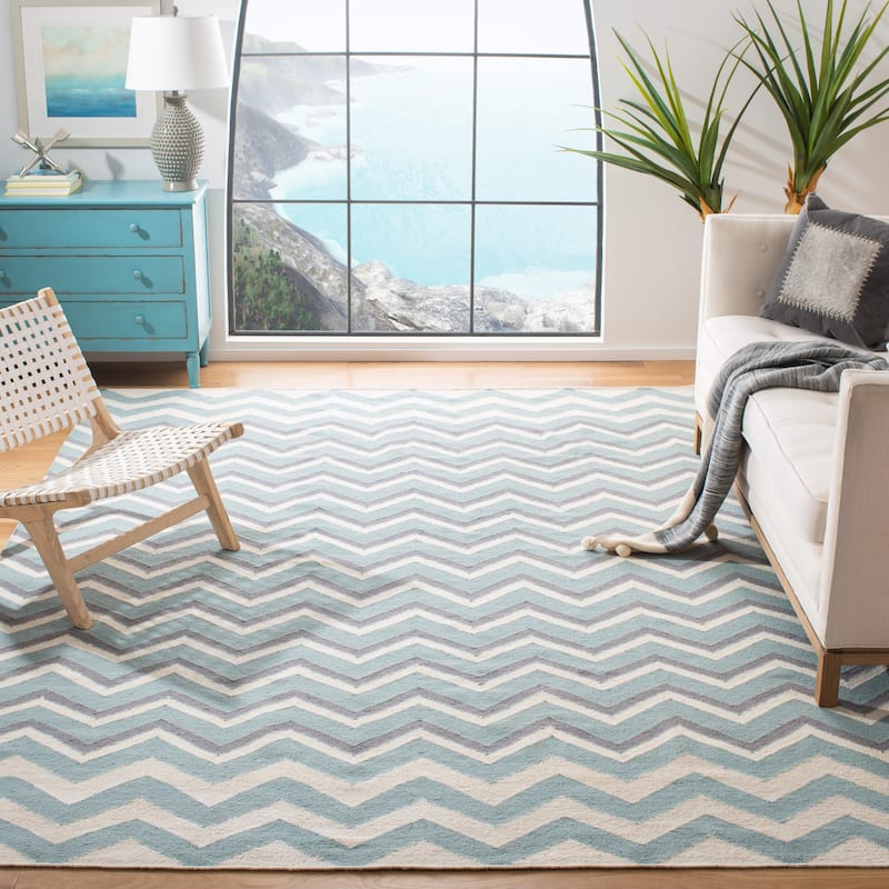 SAFAVIEH Handmade Flatweave Dhurries Refiqe Modern Wool Rug - 6' x 9' - Blue/White