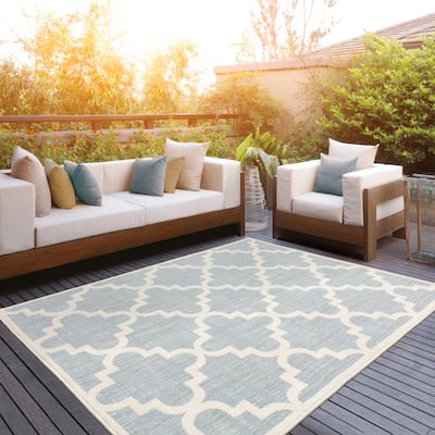 Vista Home Pelican Faded Lattice Blue/Ivory Mixed Pile Indoor/ Outdoor Rug by Havenside Home