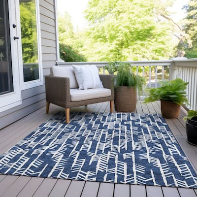 Machine Washable Indoor/ Outdoor Chantille Modern Arrows Rug