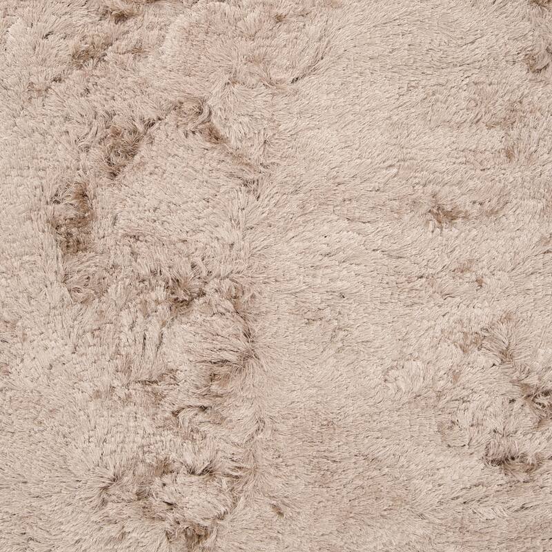 Hand-woven Altus Plush Area Rug