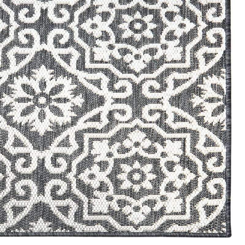 Nicole Miller New York Patio Country Danica Indoor/Outdoor Area Rug