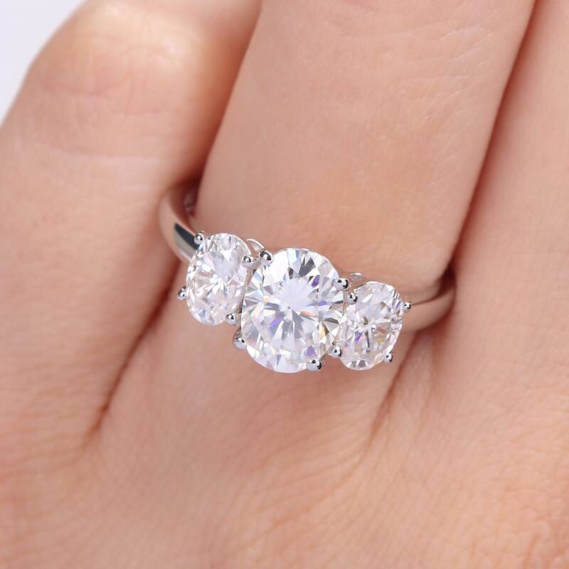Miadora 2 1/4ct DEW Oval-cut Moissanite 3-Stone Engagement Ring in Sterling Silver