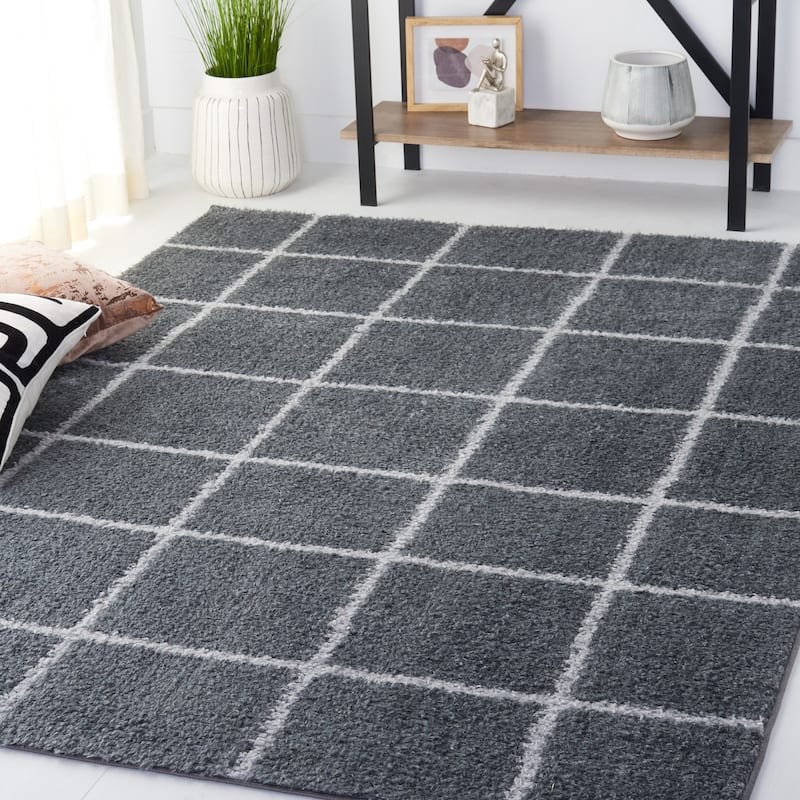 SAFAVIEH Norway Shag Hilah Checkered Grid 1.2-inch Thick Rug