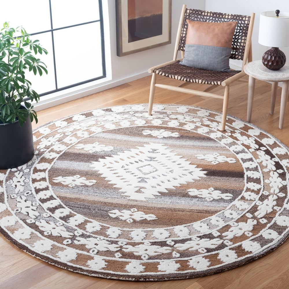 SAFAVIEH Handmade Aspen Nusreta Rustic Boho Wool Rug