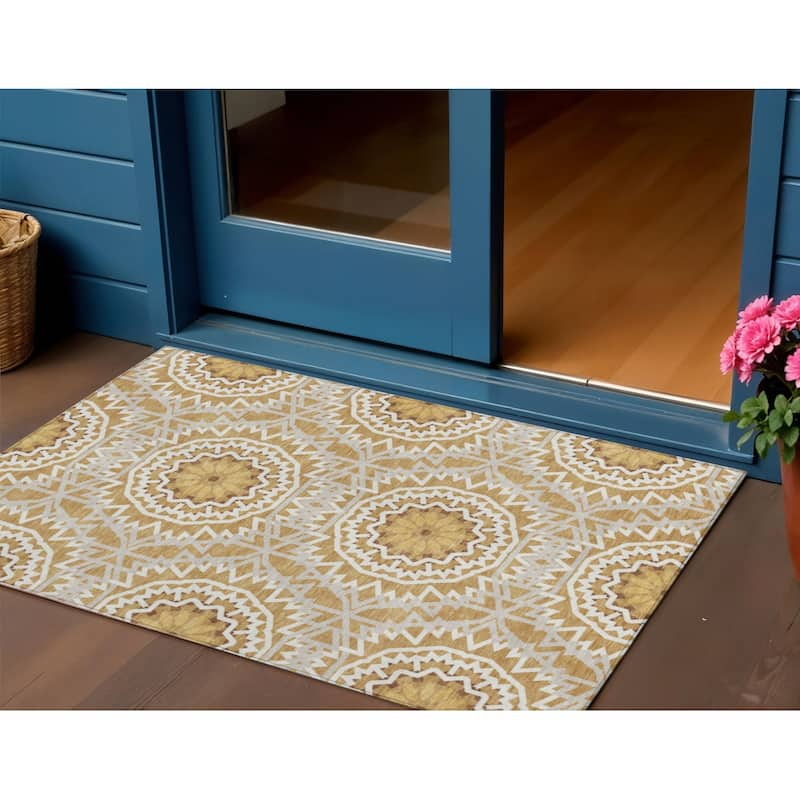 HomeRoots Floral Medallion Transitional Rectangle Outdoor Rug - 3' x 5'