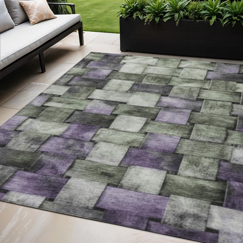 HomeRoots Striped Transitional Rectangle Outdoor Rug - 5' X 8'
