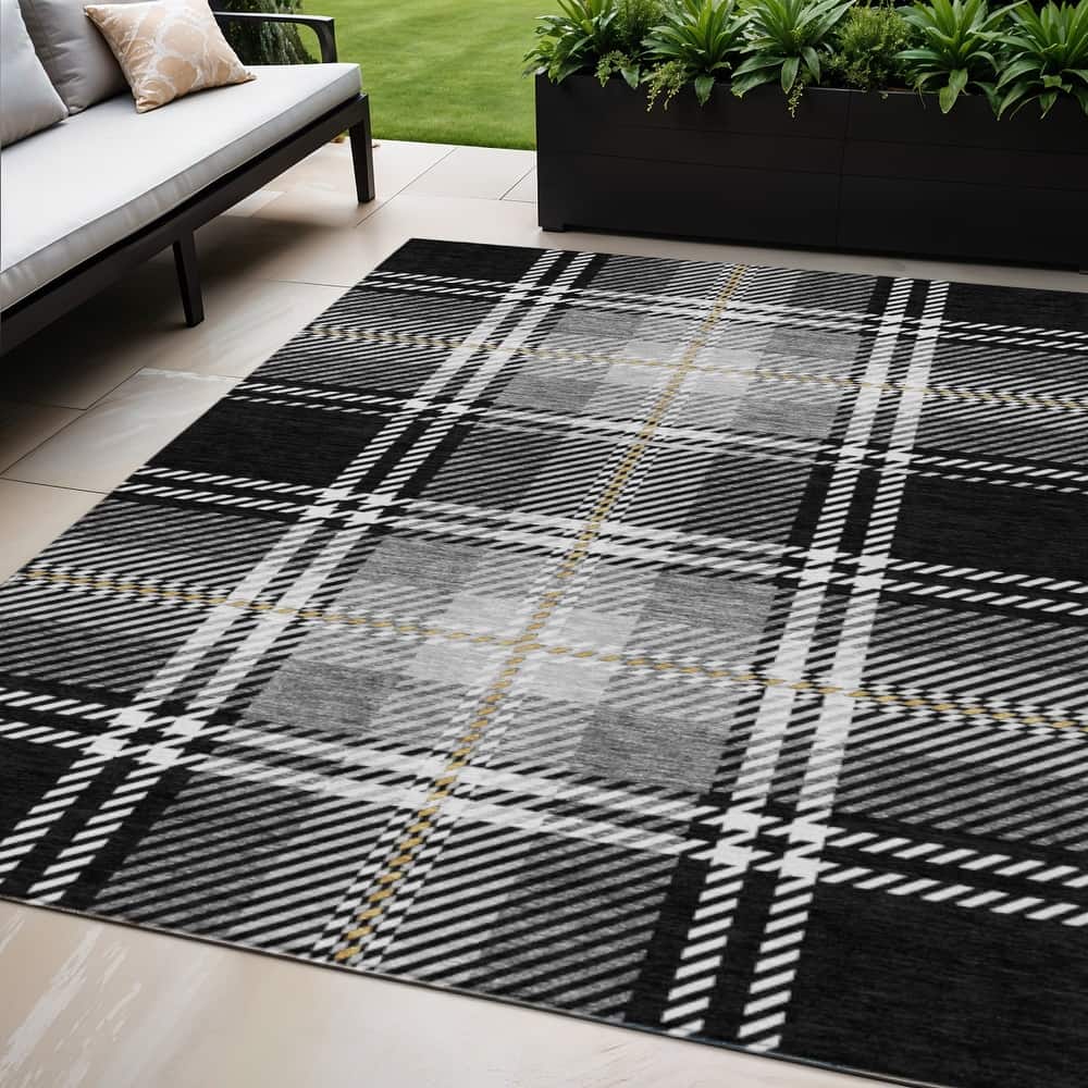 HomeRoots Plaid Transitional Rectangle Outdoor Rug