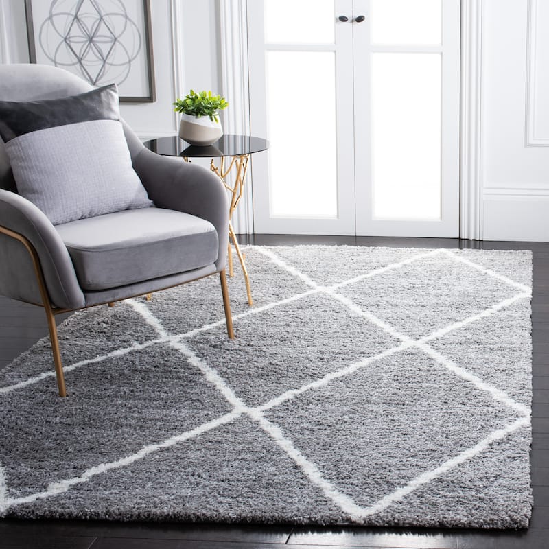 SAFAVIEH August Shag Todorka Trellis 1.26-inch Thick Rug - 8' x 10' - Light Grey/Ivory