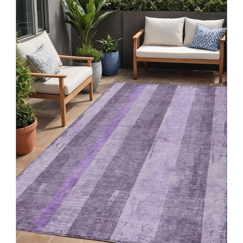 HomeRoots Striped Transitional Rectangle Outdoor Rug - 5' X 8'
