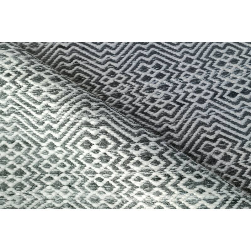 Echo Indoor/Outdoor Flatweave PET yarn Ivory/Black Area Rug.