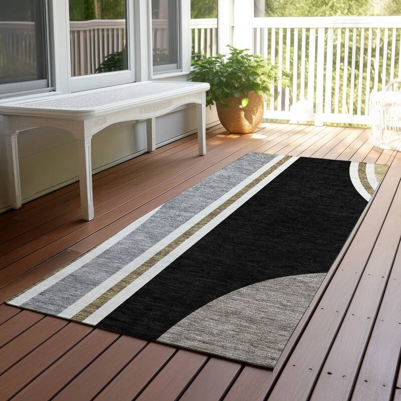 Machine Washable Indoor/ Outdoor Contemporary Keely Chantille Rug - Black - 2'3" x 7'6"