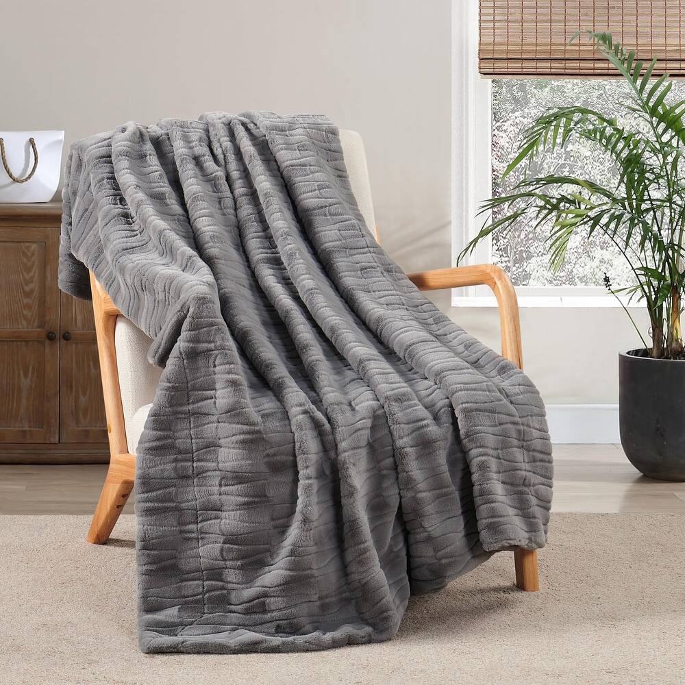 Home Soft Things Leaf Pattern FauxFur Throw Cozy Textured Blanket