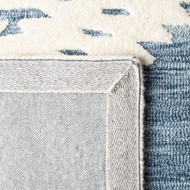 SAFAVIEH Handmade Aspen Nusreta Rustic Boho Wool Rug