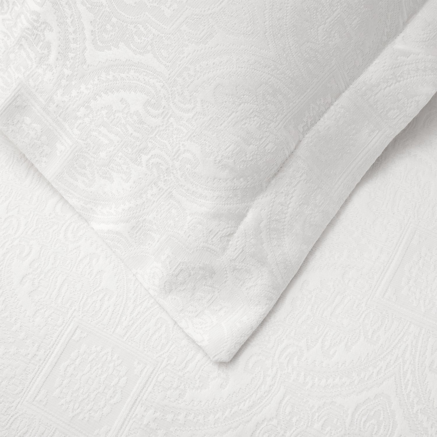 HiEnd Accents Liza Matelassé Coverlet - Thumbnail 3