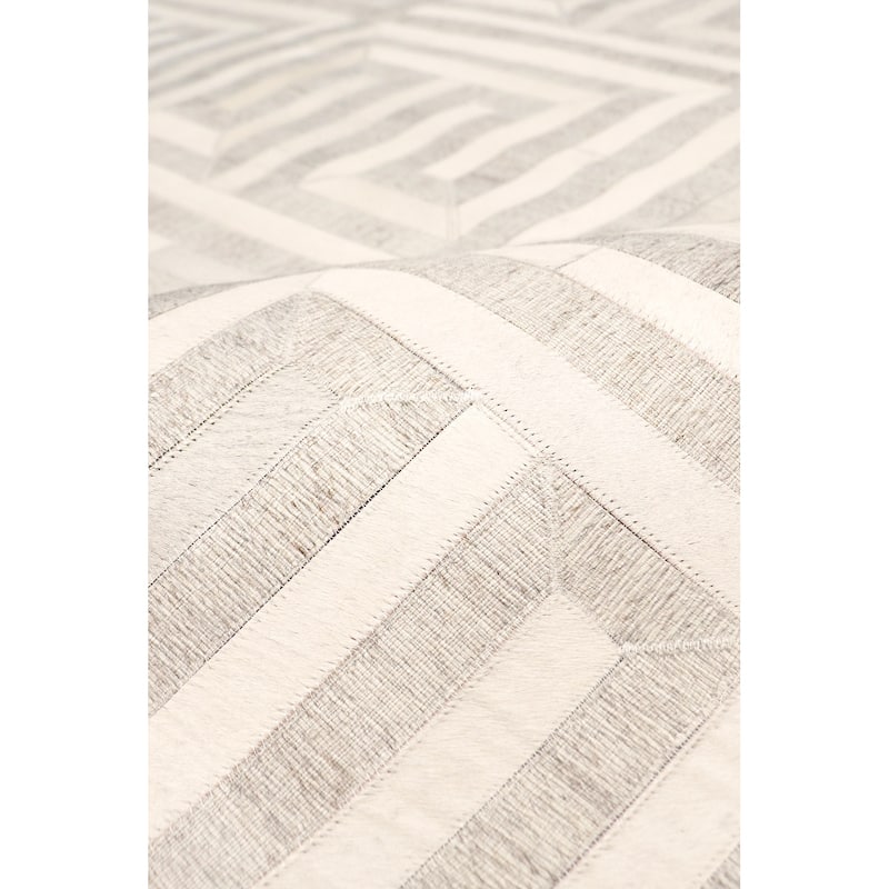 Pasargad Home Galaxy Cowhide & Sari Silk Ivory/Silver Area Rug