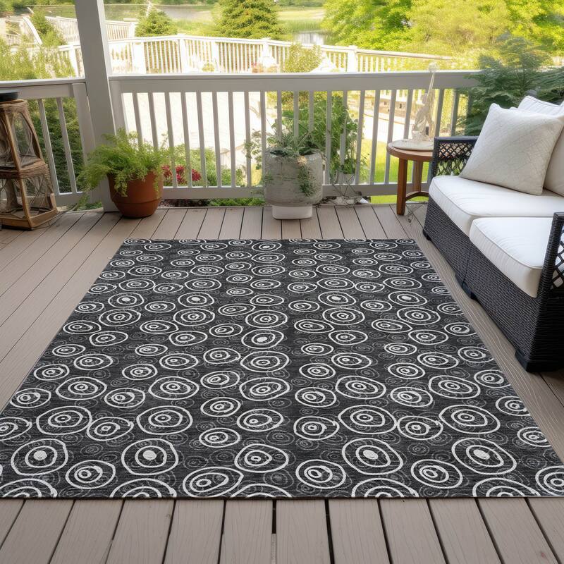 Machine Washable Indoor/ Outdoor Chantille Modern Bubbles Rug - Black - 5' x 7'6"
