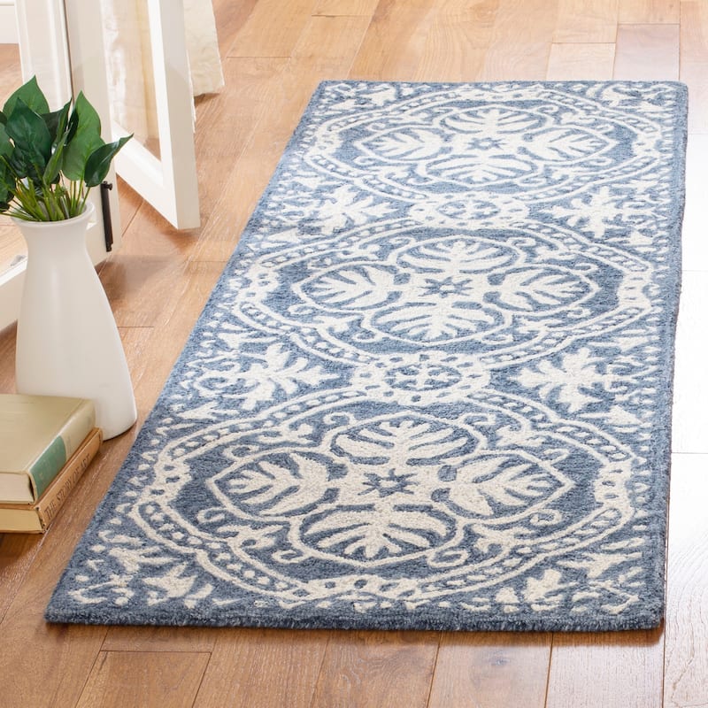 SAFAVIEH Handmade Micro-Loop Anamarija Wool Rug - 2'3" x 7' Runner - Blue/Ivory