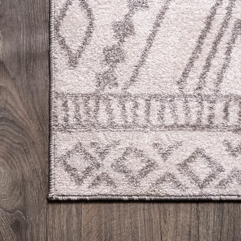 JONATHAN Y Pele Moroccan Style Diamond Area Rug