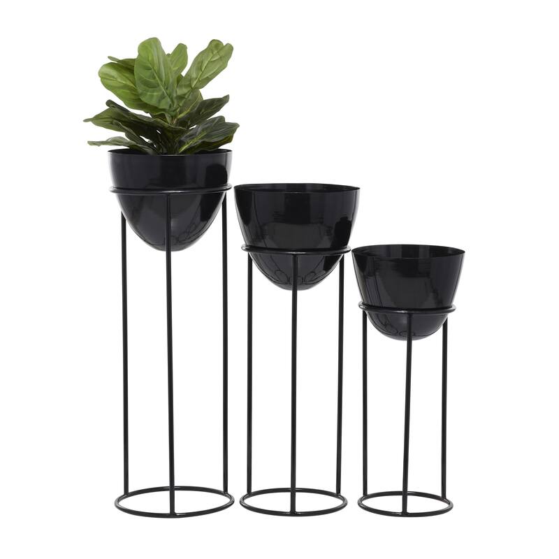 CosmoLiving by Cosmopolitan Black Metal Indoor Outdoor Planter with Removable Stand (Set of 3)
