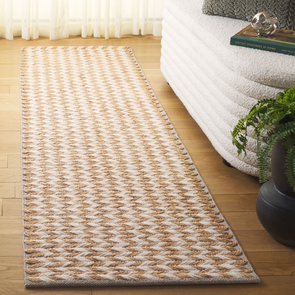 SAFAVIEH Handmade Natural Fiber Gertraute Farmhouse Chevron Jute Rug