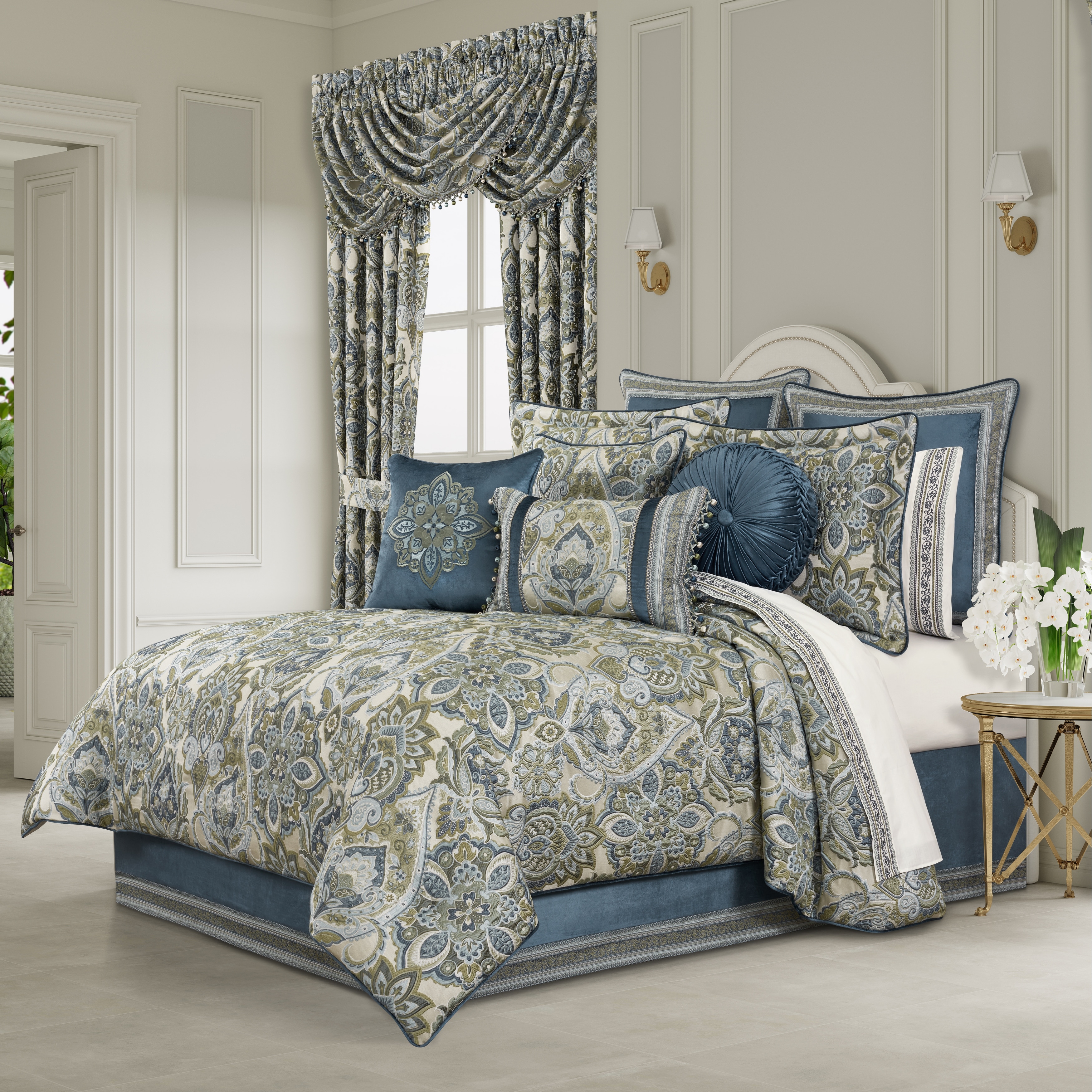 J. Queen New York Avellino Comforter Set