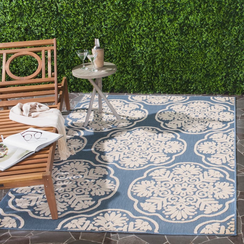 SAFAVIEH Cottage Magnhild Indoor/ Outdoor Patio Backyard Rug - 4' x 6' - Light Blue/Beige