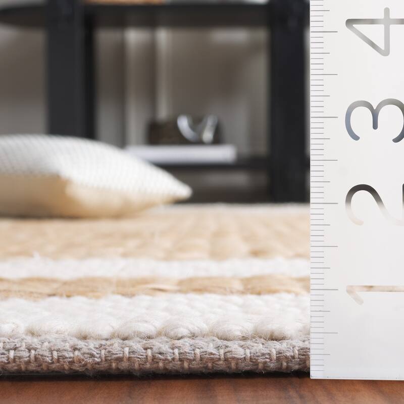 SAFAVIEH Hand-Loomed Natura Mettje Transitional Wool Rug