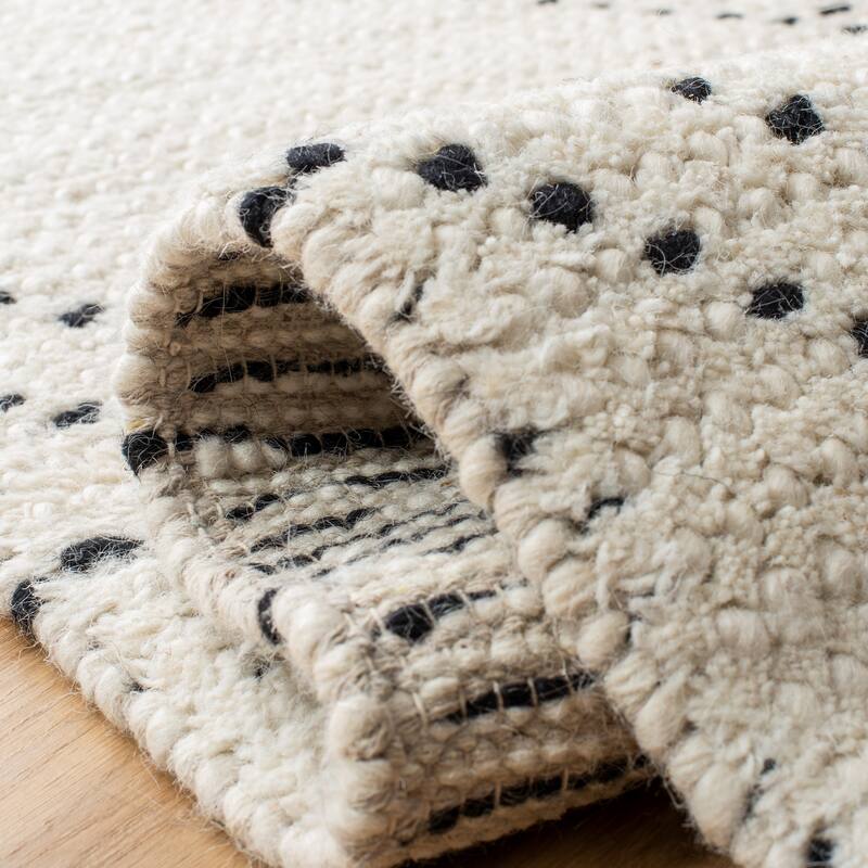 SAFAVIEH Handmade Casablanca Violante Moroccan Wool Tassel Rug