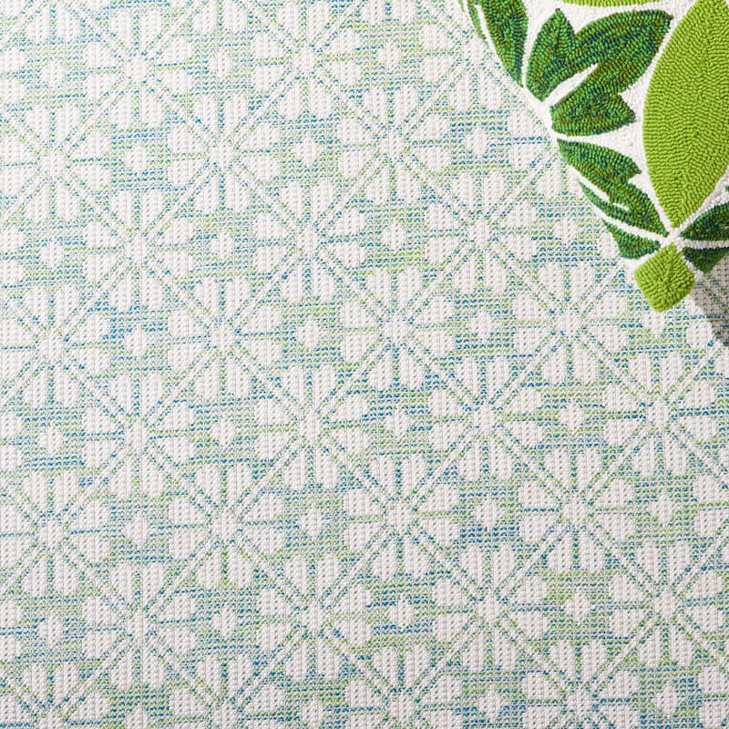 Martha Stewart by SAFAVIEH Matty Indoor/ Outdoor Rug