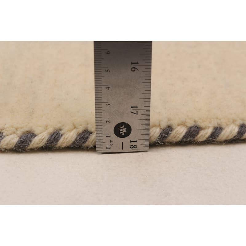 Kashkuli Gabbeh Cream Rug 4'11" x 4'11" - 4'11 x 4'11
