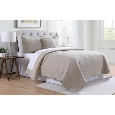 French Tile Scalloped Quilt Set with Decorative Pillow