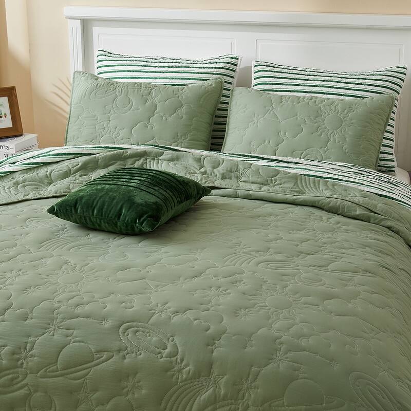 Wonderful Solid Quilt Set with Star with Vibrant Embroidered Patterns