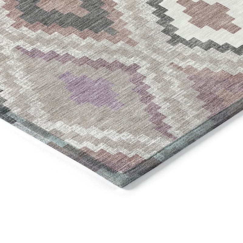 Machine Washable Indoor/ Outdoor Global Geo Chantille Rug