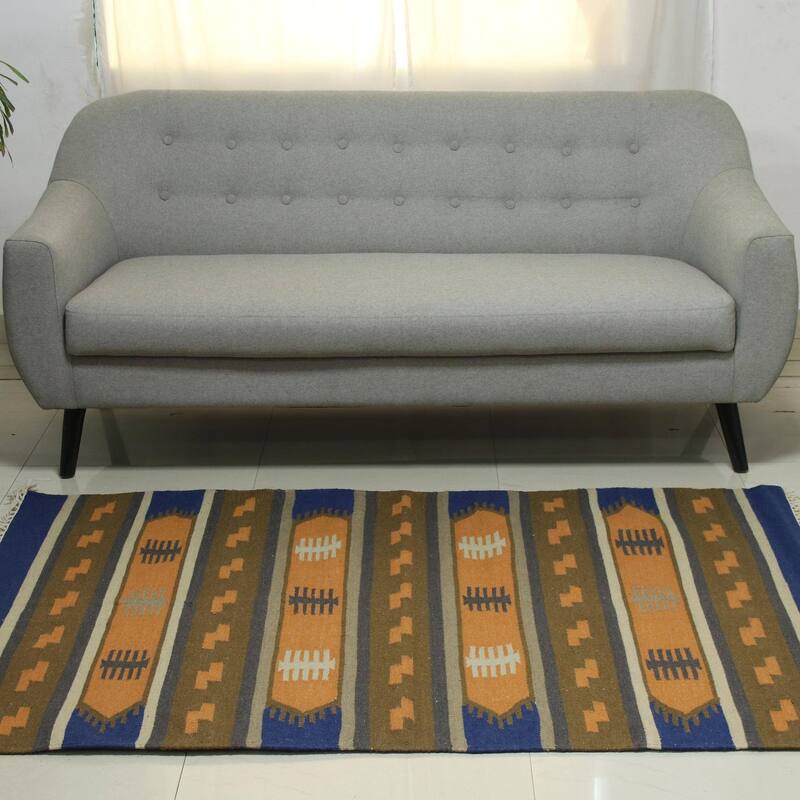 Handmade Village Horizon Wool dhurrie rug (India ) - Big