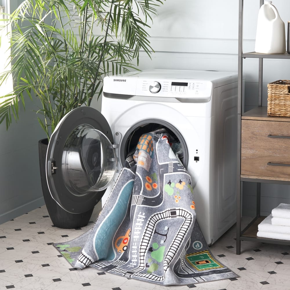 SAFAVIEH Santa Secundina Monica Kids Machine Washable Slip Resistant Rug