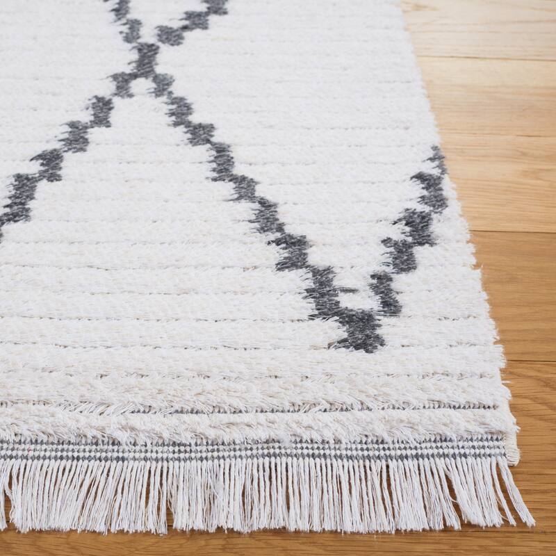 SAFAVIEH Augustine Kusum Boho Trellis Fringe Rug