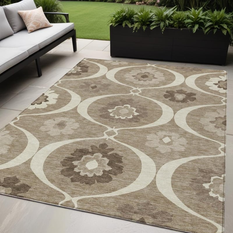 HomeRoots Medallion Transitional Rectangle Outdoor Rug - 5' X 8'