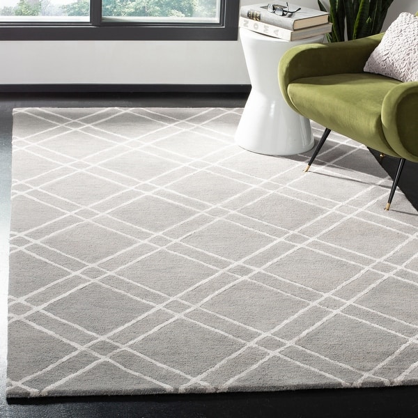 slide 2 of 67, SAFAVIEH Handmade Himalaya Kelsie Modern Wool Rug