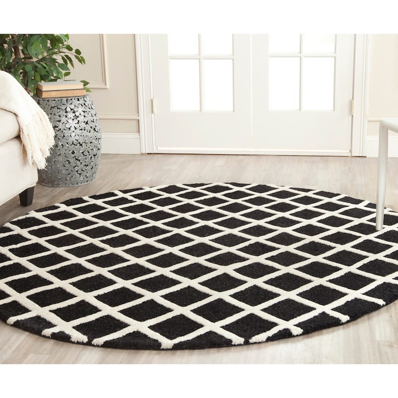 SAFAVIEH, Handmade Cambridge Siire Moroccan Trellis Wool Rug - 6' Round - Black/Ivory