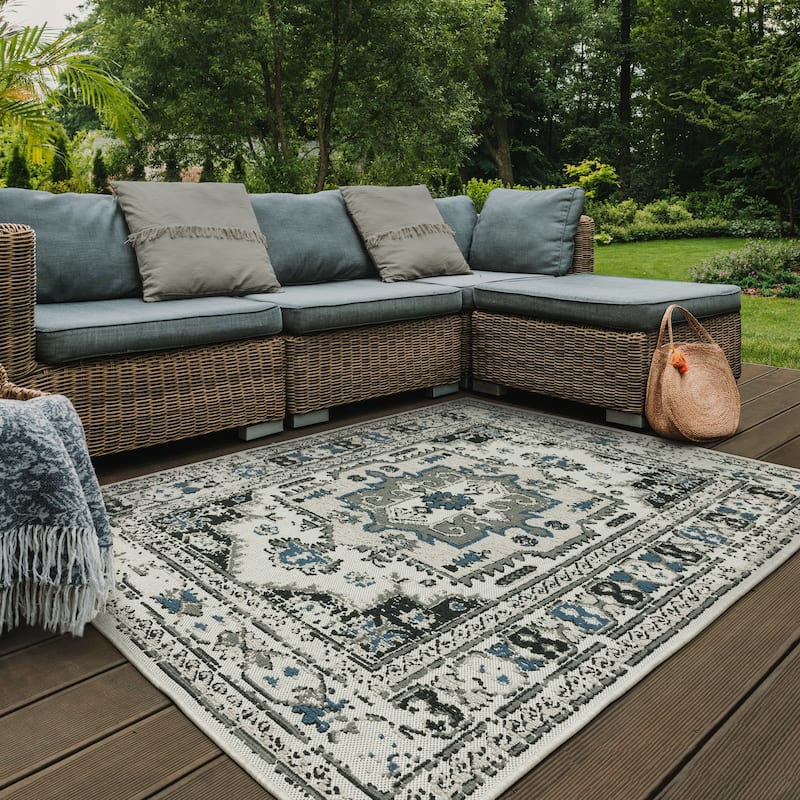 Vista Home Talcot Vintage Traditional Grey/ Teal Indoor-Outdoor Area Rug - 7'10" X 10'