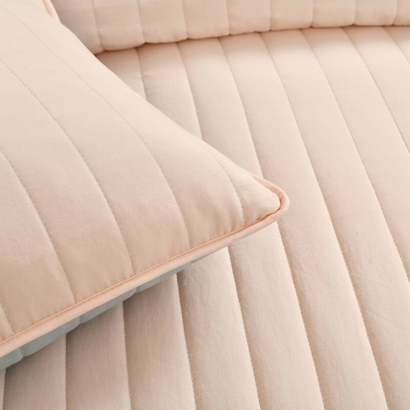 Lush Decor Soft Stripe All Season Quilt/Coverlet Set